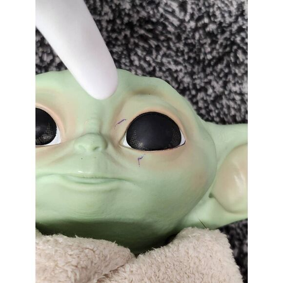 Star Wars The Mandalorian The Child 7 1/2-Inch Electronic Plush #A84 - Picture 6 of 8